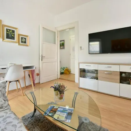 Ariana - & Comfy Apartment Poreč